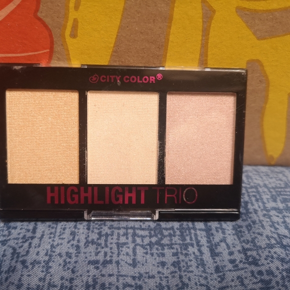 Makeup bundle - Picture 4 of 6